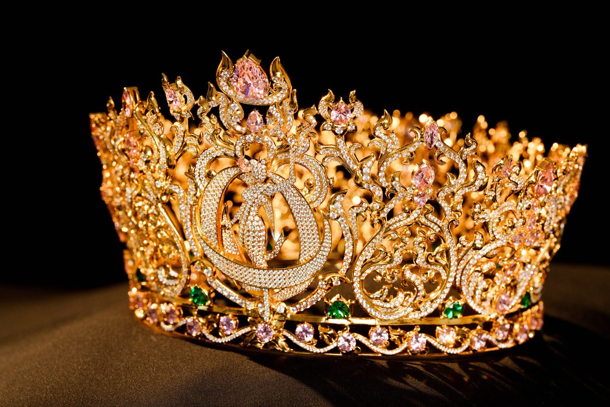 𝐋𝐎𝐎𝐊•The Miss Planet International diamond Crown is designed by Princess Alanka. classical forms of Khmer ornamental art, inspired by the sacred architecture of Preah Vihear Temple,symbolizing Khmer identity, national spirit, and enduring resilience. #MissPlanetInternational