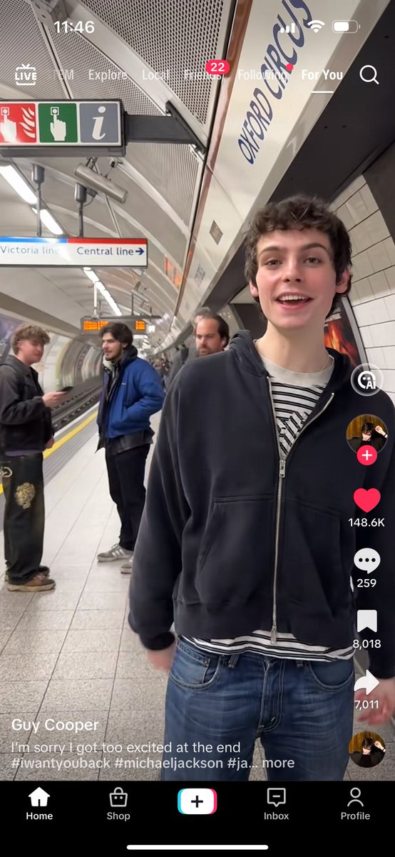 This boy singing michael jackson on the tube used the same visual setup as subterranean homesick blues
