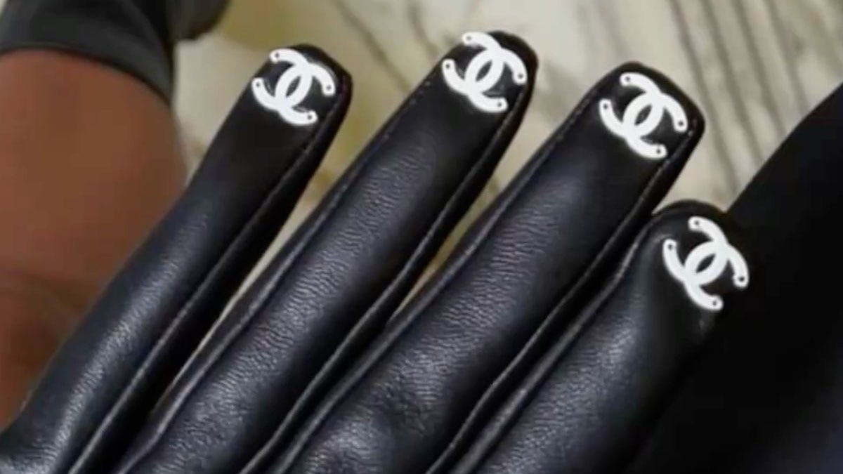badestoutfit's tweet photo. chanel gloves https://t.co/XM1n3Cx2y2