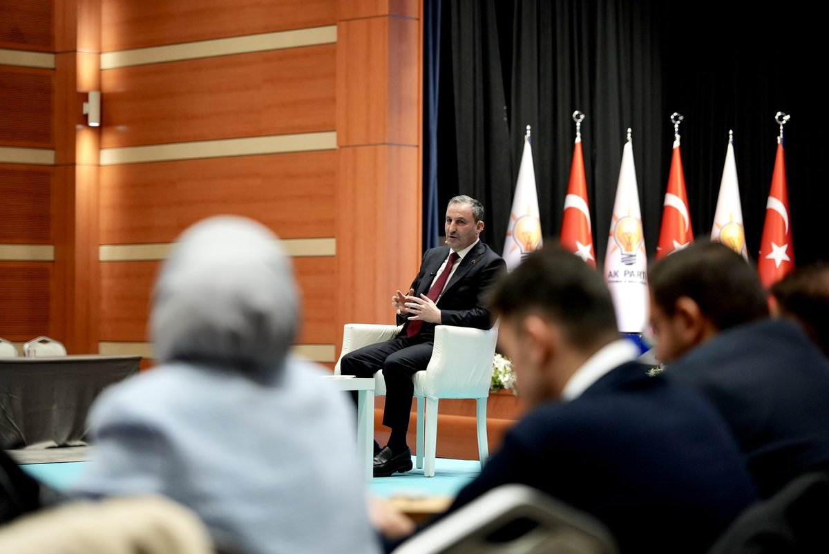 akgencistanbul's tweet photo. Yerel Yönetimler Atölyemizde bu hafta Sultanbeyli Belediye Başkanımız Sayın @alitombastr’ı ağırladık.

Vatandaş odaklı yönetim anlayışında vaatlerin nasıl somut birer icraata dönüştüğünü konuştuk.🎙️ https://t.co/BRz3f0njic