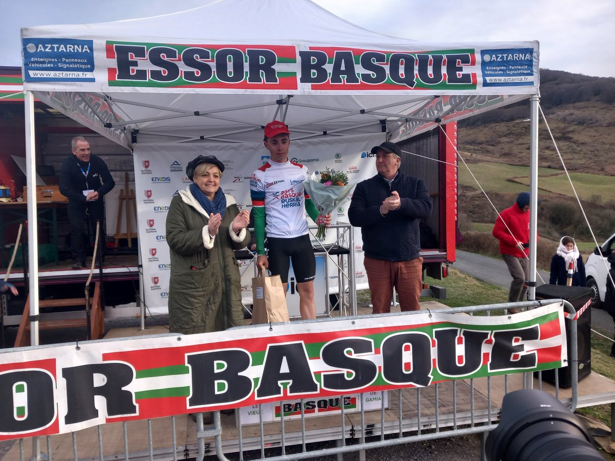 CimeTre's tweet photo. #EssorBasque : Théo Hebert irabazle Gamian.
Marco Martin 5garren eta lehen euskaldunen maillotarekin
@FundaCiclisEusk https://t.co/7GxDkKfJU9