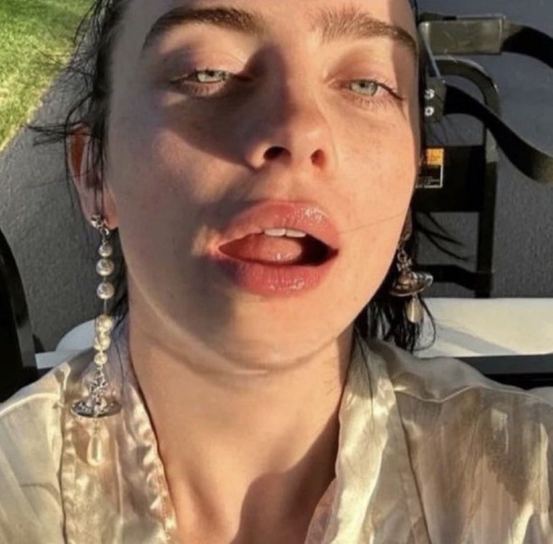 clipperken_'s tweet image. Billie Eilish is the most beautiful celebrity ❤️
