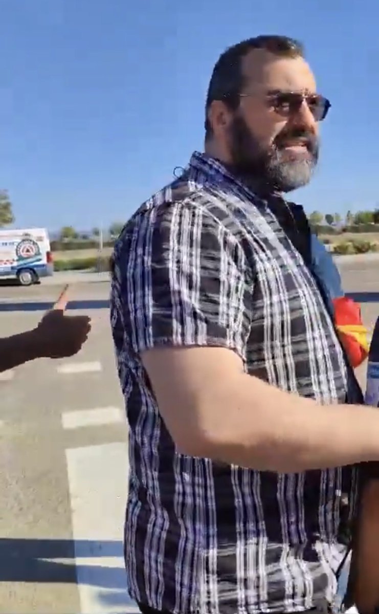 Zurdo de mierda vergüenza me daría empujar y echar a gente de un mitin del la psoe, te mereces lo peor, quien te crees que eres, el nuevo koldo?. Asco de zurdos vividores