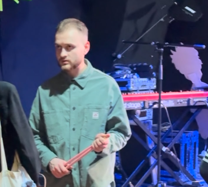 PerfectlyW_rong's tweet photo. #vidbir2026 OH MY GOD GUYS ALARM 
IF THIS ARE DRUMSTICKS IN HIS HANDS - I DO THINK FEDYA PLAYS WITH STICKS I GAVE HIM ON CONCERT 
I ALSO PLAYED ON THEM !!!!!! https://t.co/p8RmIvnSoO