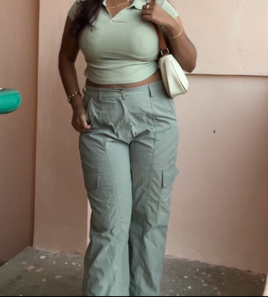 aprettychaous's tweet photo. Did i hear “curvy, thick, smart women”? Coming throughh🙂‍↕️ #curvy https://t.co/DSxXlcBvG2