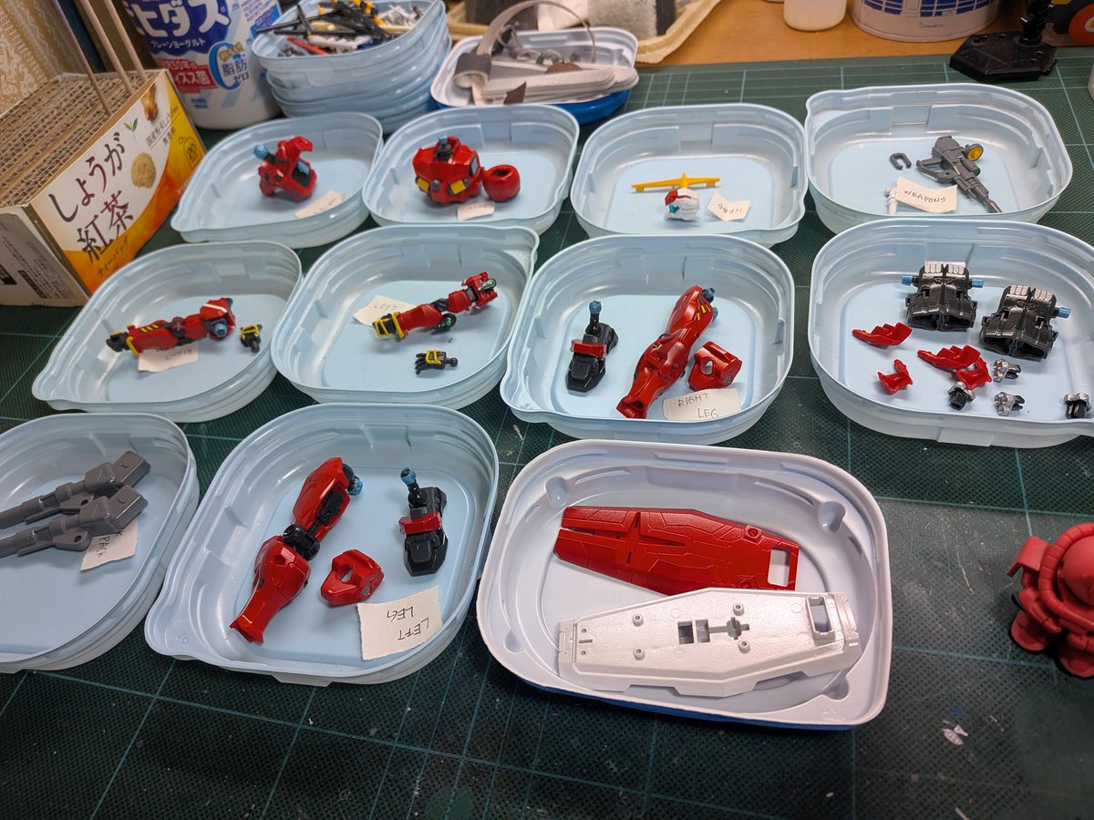 真夜中模活
塗装中🚧
スミ入れ前の捨てコート
今夜からは雪予報なのでコートは昼間に状態チェック・・・よく見たつもりだったけどホコリ付いてるな〜😱
直しして明日からスミ入れします
#HGGQuuuuuuX
#ガンプラ