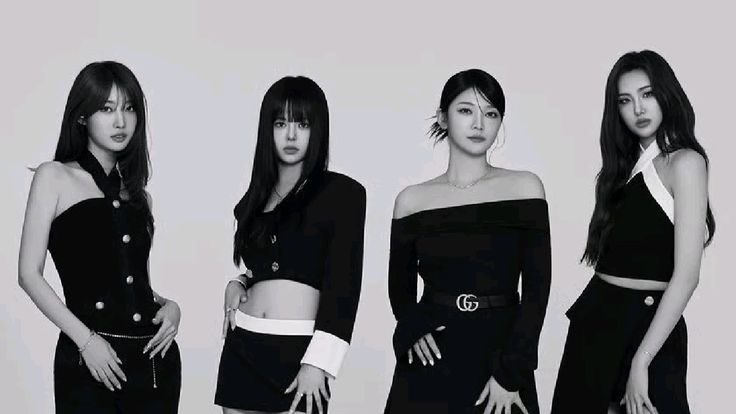 EverglowUpdates's tweet photo. EVERGLOW will drop a preview of their new song after Lunar New Year, then officially return in the first week of March.
The choreography carries a strong message, a fast and electrifying opening, and a sound that breaks away from their usual signature.

#EVERGLOW #에버글로우 https://t.co/WJKVipPVdC