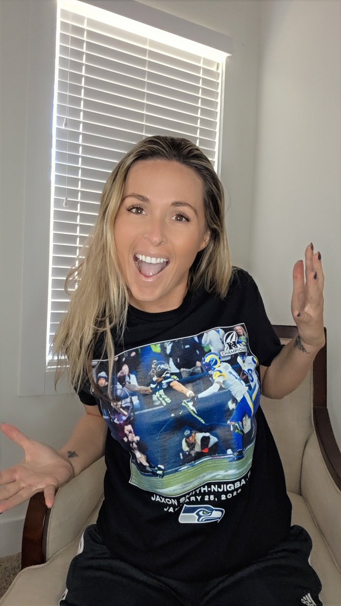 somethin2fierce's tweet image. Seahawks swag 🔥🔥🔥

Role call! 
Where are my @Seahawks fam?!