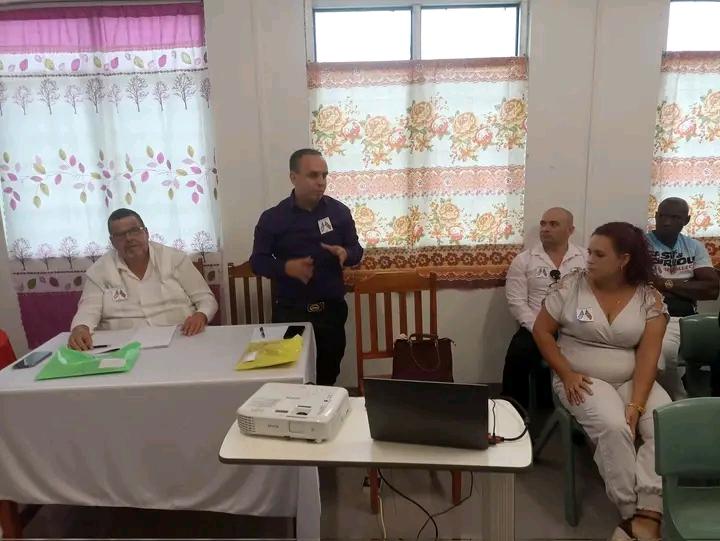 Orgullo #PinardelRío
El Dr. Andrés Villar Bahamonde Jefe de la Brigada médica en Timor Leste y el Dr. Daniesky Dopico Miembro del Consejo de Dirección reconocieron la excelencia en los resultados alcanzados por los colaboradores en el año 2025.
#CubaPorLaVida