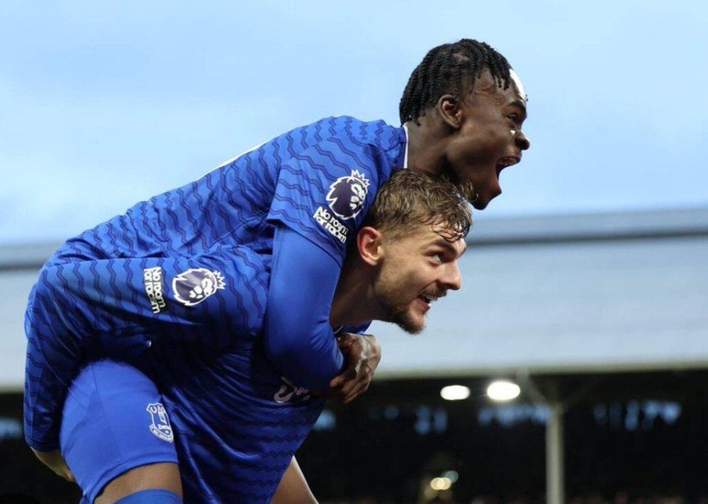 That's a massive win for Everton.
Different team in the second half. 
Everton's away record one of the very best in the country.
Moyes squeezing everything out of this squad.
Toffees up to 7th in the Premier League.