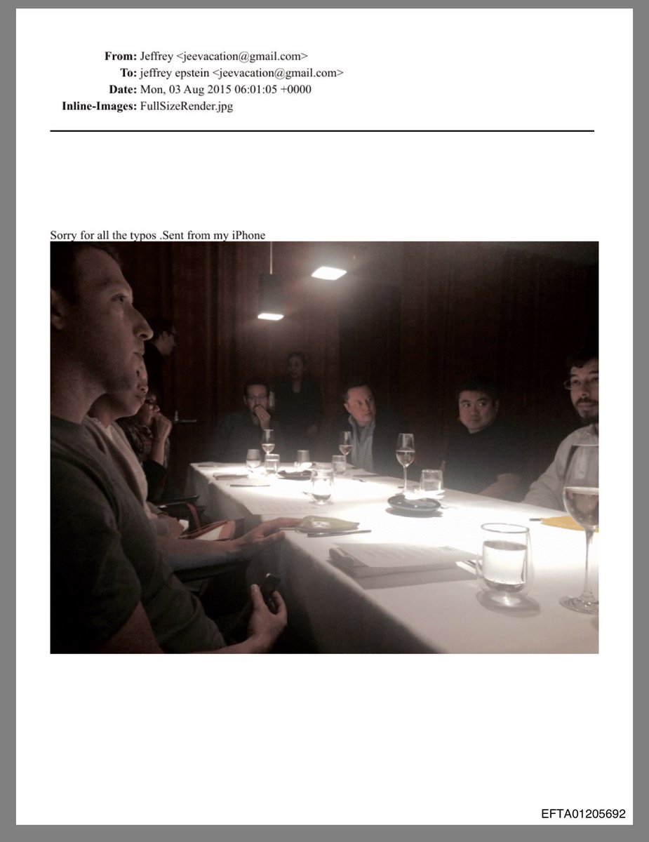 MANOUCHKYA's tweet photo. Jeffrey Epstein a pris une photo du dîner auquel il a assisté en 2015, en présence notamment d'@elonmusk  @peterthiel @finkd et @reidhoffman 
Jeffrey Epstein a été condamné en 2008. https://t.co/taQW3k5jcY