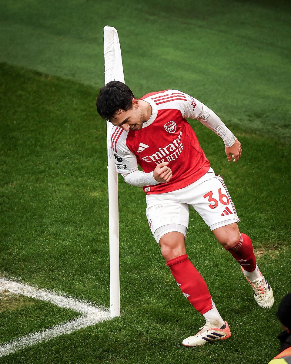 🏟️ Calling all Arsenal fans, let’s celebrate our excellent Premier League Win against Sunderland by following each other. REPOST and drop your handles now for huge gains ⚪️🔴