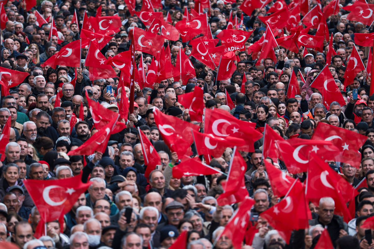 Adana Belediye Başkanı Sayın Zeydan Karalar’ın özgürlüğüne kavuşması, adalet mücadelesinde hepimize umut oldu.
Dileğimiz; haksız yere özgürlüğü elinden alınan eşim Ekrem İmamoğlu’nun ve çalışma arkadaşlarının en kısa zamanda adil bir kararla özgürlüklerine kavuşmasıdır.