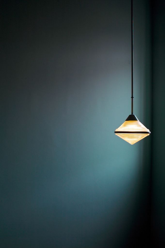 Rezil bir çağa denk geldik;
Ayıp sessizleşti, 
Vicdan yoruldu, 
İnsan kalmak direnç oldu..., 
                                 Öyle işte!