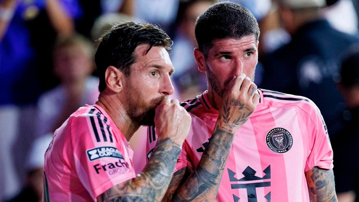 SteffanoDu's tweet photo. Muchachos, con Messi en Guayaquil, Barcelona medirá a 2 campeones del Mundo: Messi y De Paul. ¿Recuerdan otros campeones del mundo que hayan ENFRENTADO a Barcelona en Guayaquil? 

Los leo. Está difícil, no se me viene ninguno. 👀 https://t.co/pib3gaToea