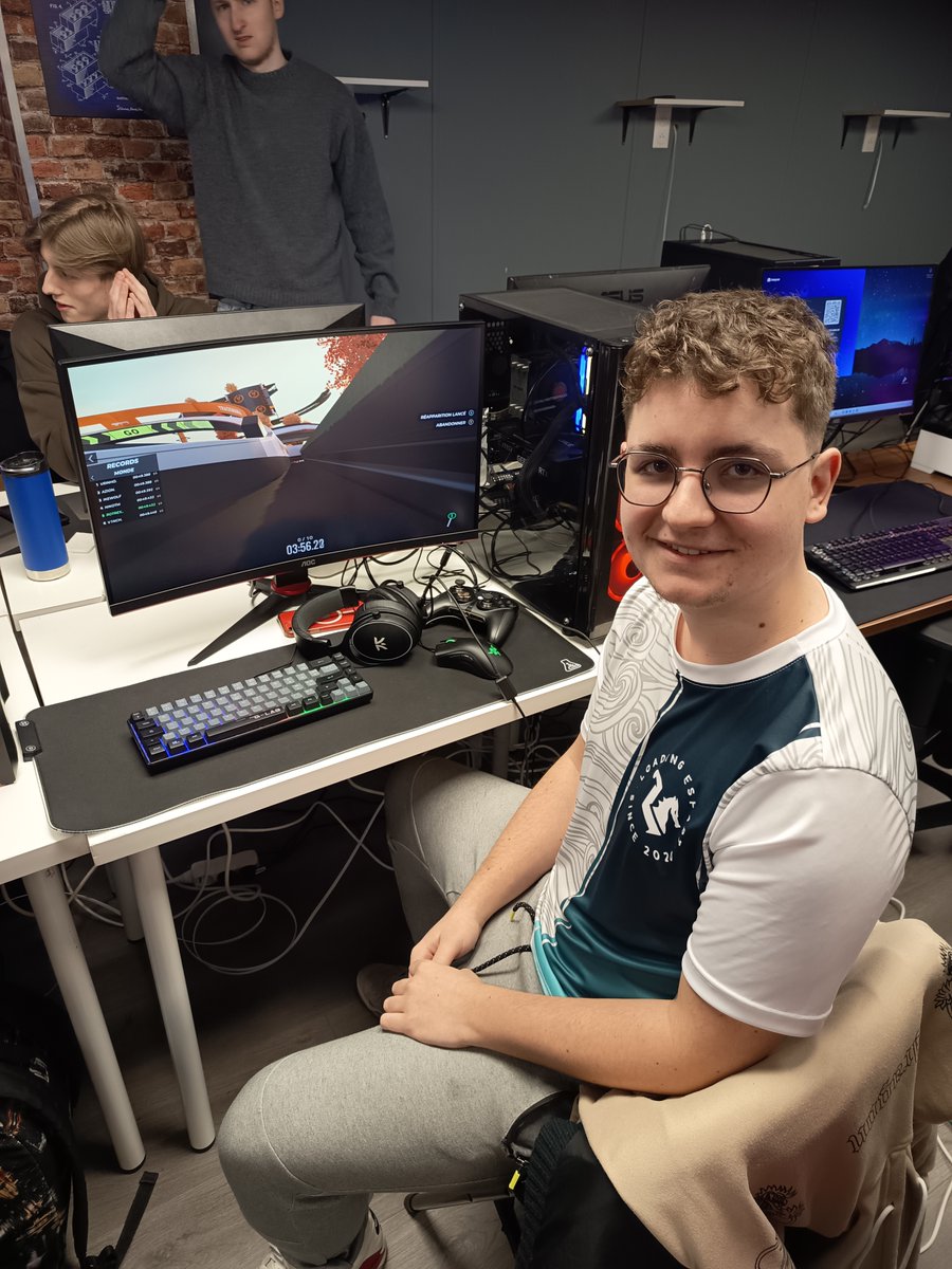 2R ROtrex tweet media