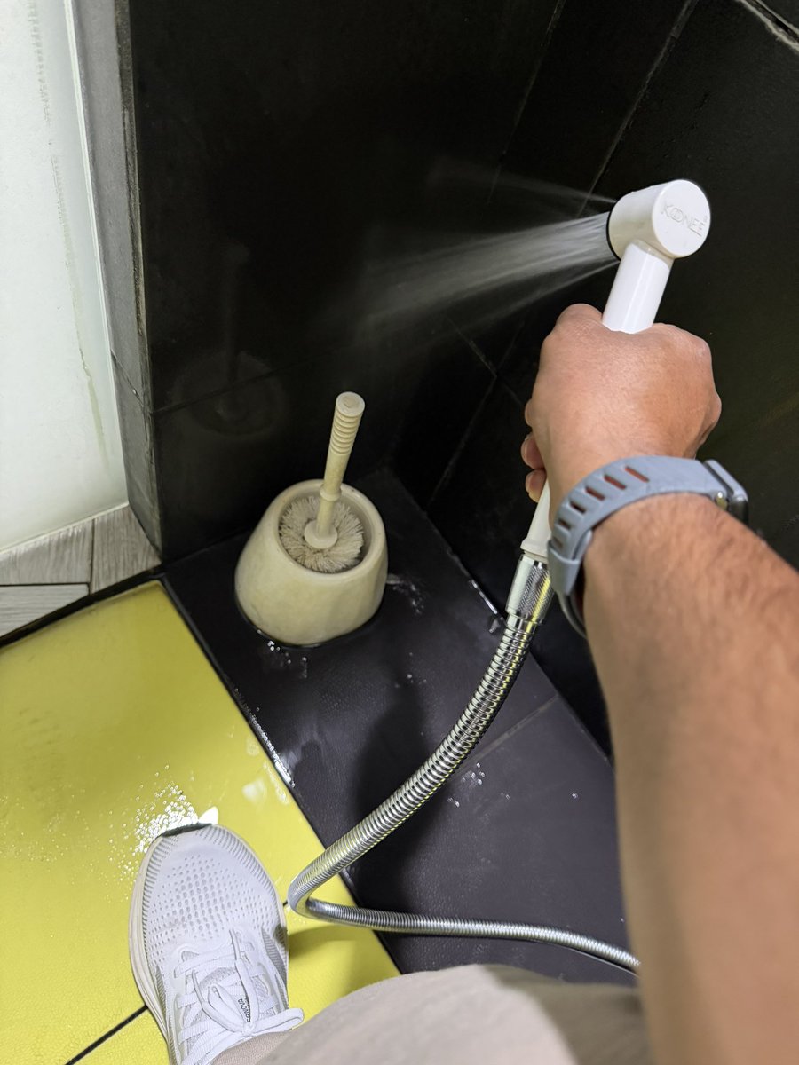 തേനിൽ മുക്കിയ ചതി 🇦🇷 tweet media