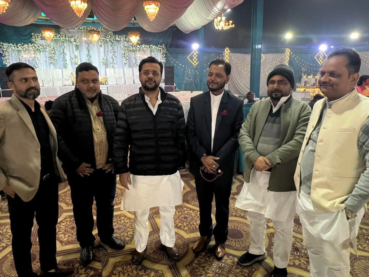 Sanskarjain270's tweet photo. समाजवादी पार्टी के पूर्व कैबिनेट मंत्री आदरणीय यासर शाह साहब जी आज जनपद बहराइच में आयोजित विभिन्न शादी समारोह में शामिल होकर अपनी मुबारकबाद दी और सभी अपनों से मुलाक़ात की।
@yasarshah_SP
@JyotiDevSpeaks @YasirS_Alig https://t.co/DpcLDw47jt