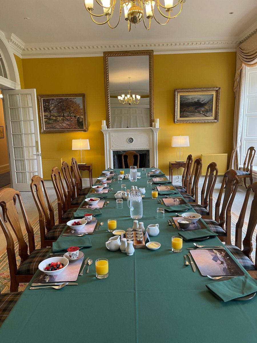 Quiet mornings are one of life’s great luxuries.
Are you an early riser — or do you linger over breakfast?

#SlowMornings #HighlandStay