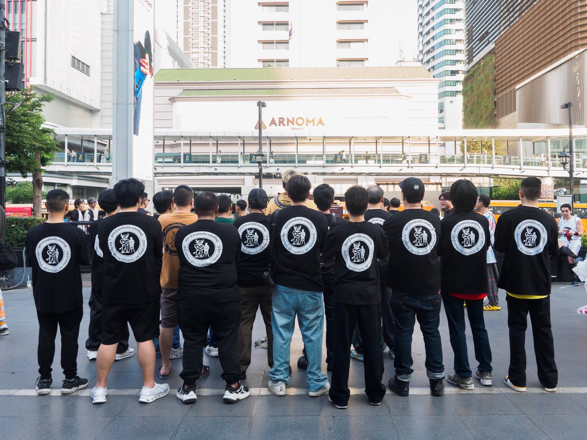 แถลงการณ์ 07.02.26

จากเสื้อปั่นๆ ที่อยากมาส่งน้องๆด้วยรอยยิ้ม
สู่มิตรภาพชุมชน ที่มีให้กันมาเสมอ

ขอบคุณทุกคนที่มาเป็นส่วนหนึ่งในวงสังคม คุ ณ ภ า พ แห่งนี้

“ผมคงเหนื่อยและตื่นเต้น” คงจะเป็นวลีปริศนาธรรมต่อไป ไม่มีคำตอบใด ผิด หรือ ถูก …

ขอให้ทุกท่านสนุกกับการตามไอดอลครับ 🐮🥇🙏