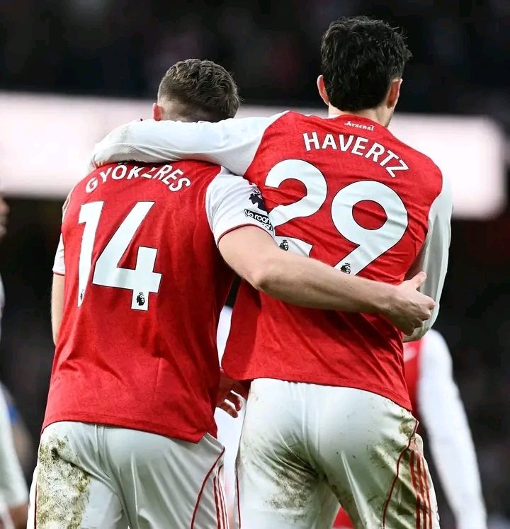 Full-time: Arsenal 3-0 Sunderland (Zubimendi, Gyökeres x2).

What a performance 🔥🔥 

3 points+ Clean sheet ✅ 

9 points clear at the top 🔝