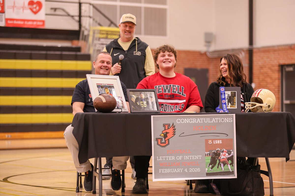 Holden Waring tweet media