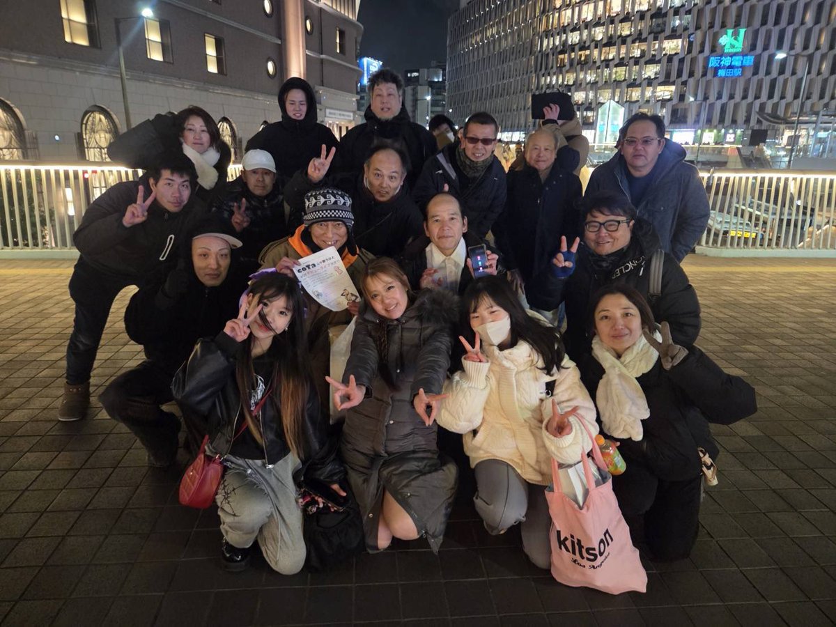 ___y_k___'s tweet photo. 今日は江坂MUSEライブからの
路上ライブ極寒の中撮影まで込み
４時間も外で🤣🤣❣️

最後までお付き合いありがとう♥️

先週写真撮り忘れて
ガーンってなってたから
今日は絶対撮る！！って思ってた！笑 https://t.co/dd42yESL3C