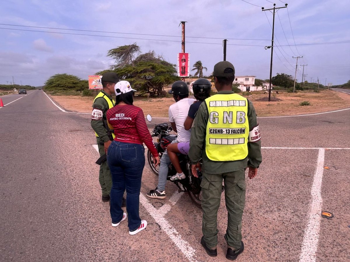 Desde el PAC entrada de  Adicora, el INTT realiza abordajes de concienciación a conductores sobre el respeto a las normas de tránsito.