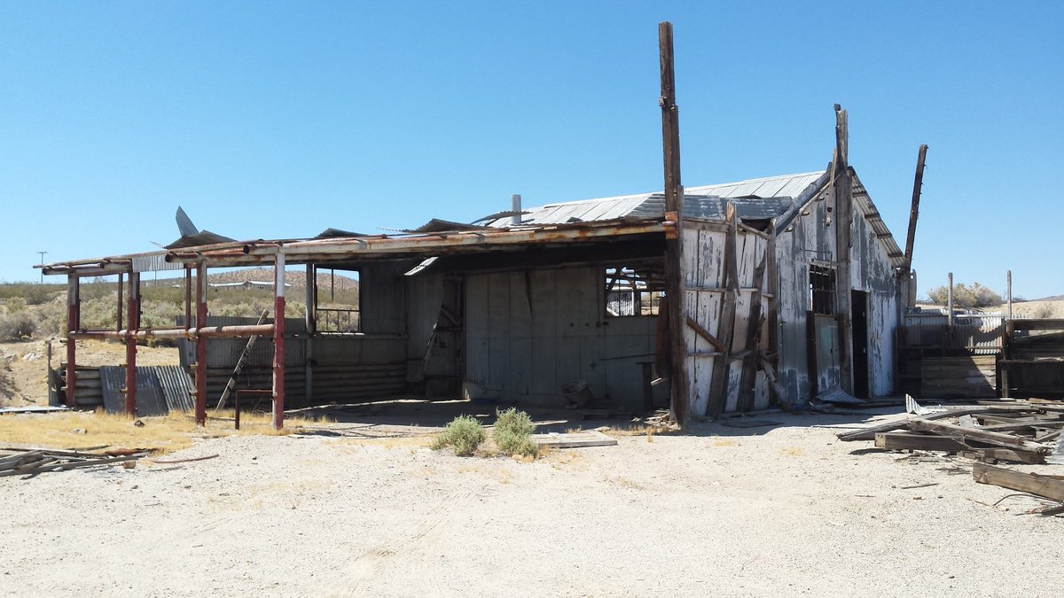 MindofMottram's tweet photo. Good Morning!
Here are some photos from the Atolia ghost town in California. Not much left above ground, but there are miles of mine tunnels below..
#SoCalX https://t.co/UPZmfjL14h