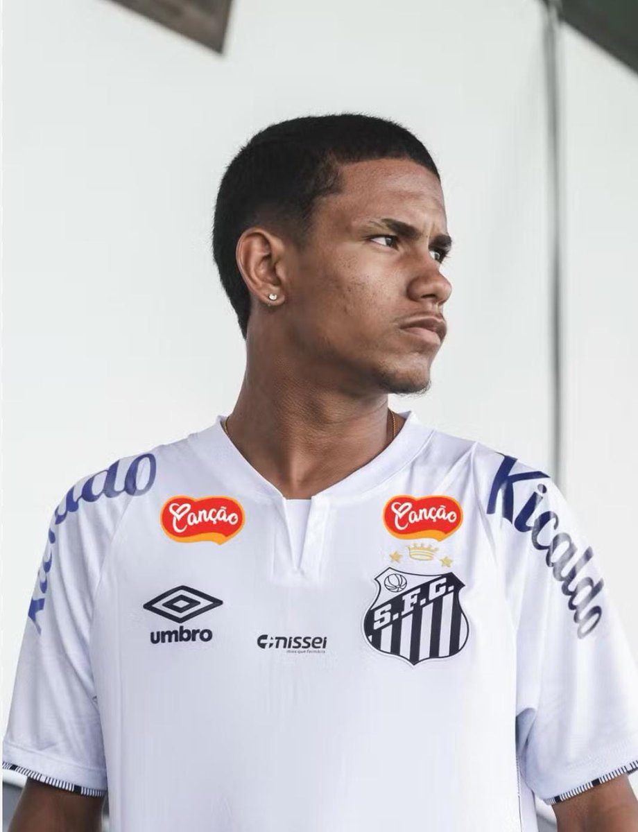 deolhonopeixe's tweet photo. 🚨NOVIDADE🚨

Destaque na base do @SantosFC, o atacante Nadson foi relacionado pela primeira vez e está à disposição de Juan Pablo Vojvoda para o duelo com o Noroeste, neste domingo, em Bauru. #deolhonopeixe https://t.co/P1xm9ciZQH