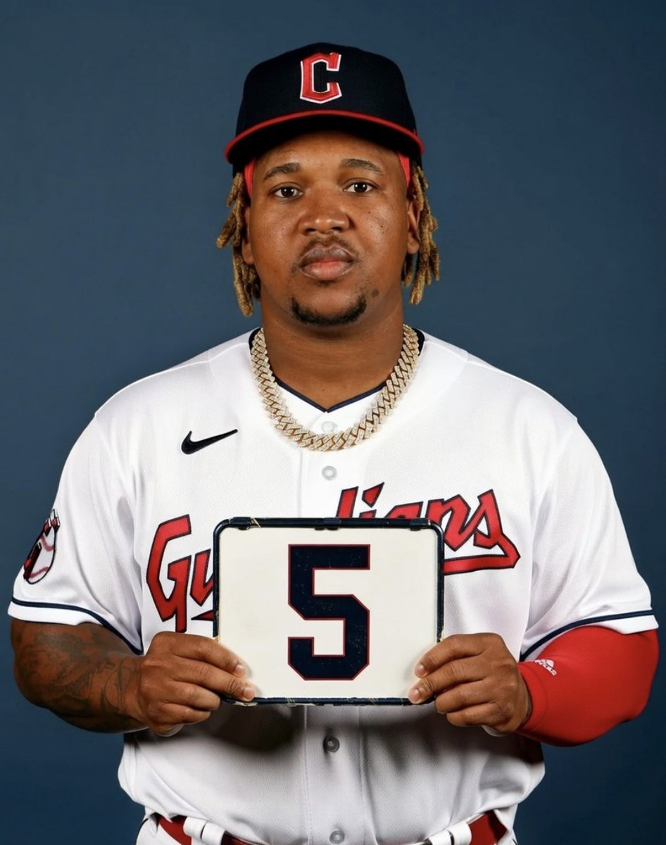 Rob_Shenanigans's tweet photo. Pitchers &amp; catchers report to Spring Training in 5 days #GuardsBall https://t.co/KhXh9e7XB0