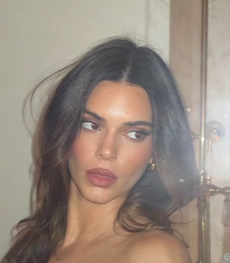yslgirlx's tweet photo. Kendall jenner https://t.co/vmlLkL4xY8