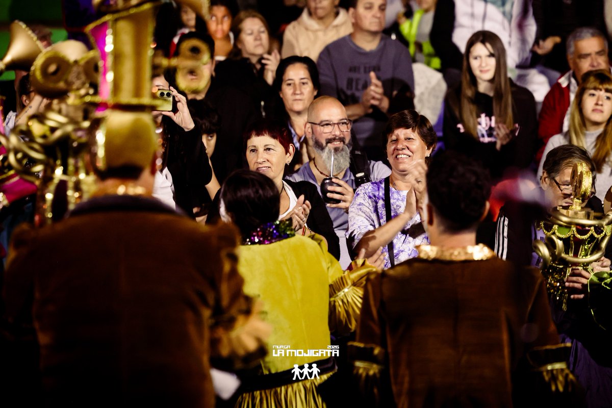 Hace 25 años cantabamos en el tablado municipal Flor de Maroñas. Nuestra primera actuación en nuestro primer carnaval oficial (2001)

Como ayer, cada vez, siempre es hermoso volver🥹🔗

#MurgaConRelaciones