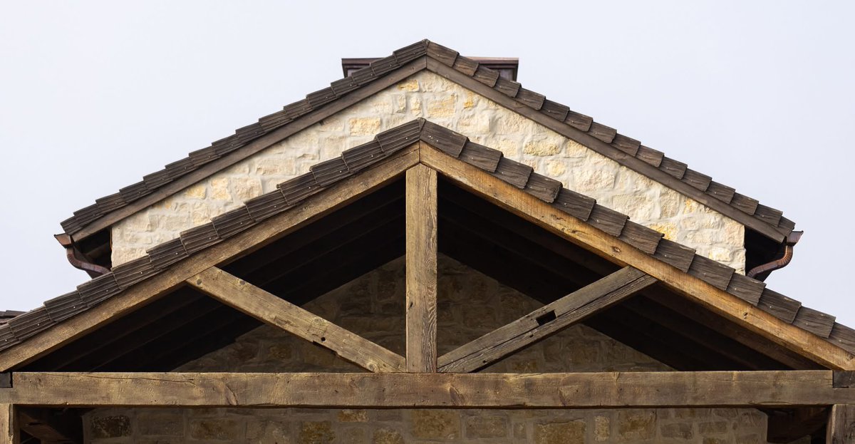 candyg87's tweet photo. Humility lives in the details.

At Hill Country Ranch, thoughtful materials, craftsmanship, and collaboration shaped every corner. At Moment Architects, being humble means staying grounded, listening closely, and letting the work speak.

📸 Sean Fleming | 🏗️ TIPLER Group https://t.co/CMlOda9zrO