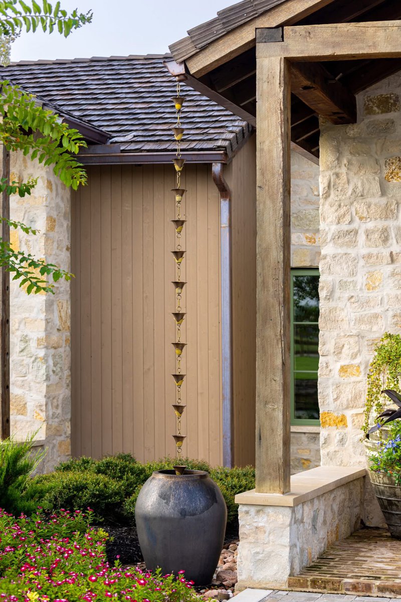 candyg87's tweet photo. Humility lives in the details.

At Hill Country Ranch, thoughtful materials, craftsmanship, and collaboration shaped every corner. At Moment Architects, being humble means staying grounded, listening closely, and letting the work speak.

📸 Sean Fleming | 🏗️ TIPLER Group https://t.co/CMlOda9zrO