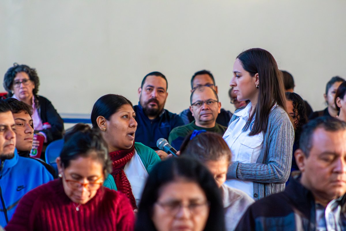 FESAELSALVADOR's tweet photo. Hoy completaron los padres de familia del Colegio Especializado en Atletas de Alta Competencia-FESA 👨‍👩‍👦‍👦, las conferencias enfocadas en el acompañamiento de los atletas en un entorno formativo integral. 
Un espacio para fortalecer valores, liderazgo familiar, y gestión emocional  que aportan al desarrollo personal y deportivo de los jóvenes🇸🇻