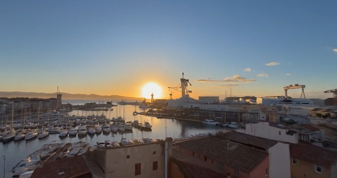 AjmsCiotadens's tweet photo. 🎬Découvrez  le clip officiel de la campagne des municipales ! 
❤️Que cette chanson devienne l’hymne de notre ville ! 
❤️À jamais ciotadens avec Alexandre Doriol !! ❤️ https://t.co/eruvYSyAmj https://t.co/6cF64evMBF