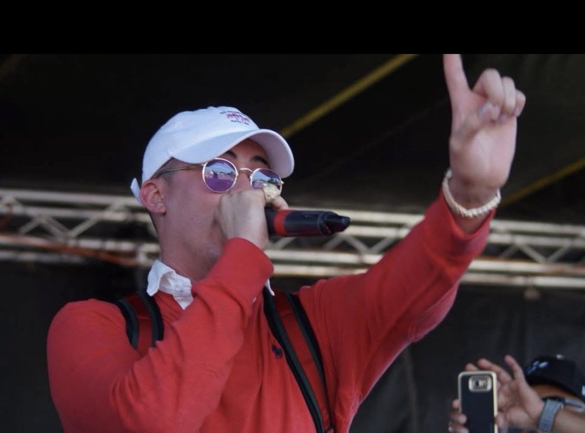 I had the honor of presenting Bad Bunny at the festival when few believed in him. I saw his talent from the start and knew he would become a star who would make every Puerto Rican proud. 
🇵🇷We are ready Benito let’s continue to make history! 
#BadBunny #PuertoRico #OrgulloBoricua