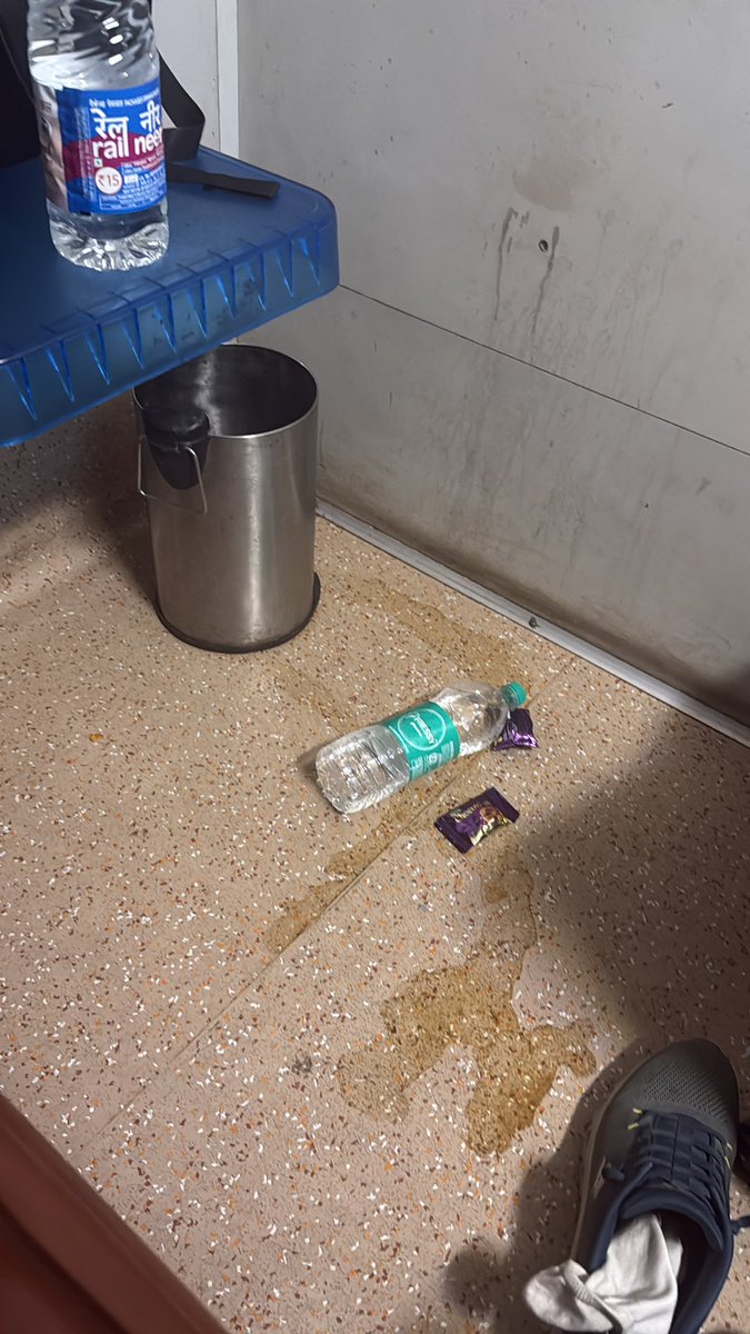 safetyguy_as's tweet photo. @IRCTCofficial @AshwiniVaishnaw @RailMinIndia @ECRlyHJP  Travelling from Gorakhpur to Hajipur in train no 15204
PNR- 2830910961
Seat no 11 and 12 H1. Requesting since past half hour to clean the coach and provide fresh linen but no response from the staff. Kindly look into this. https://t.co/GW8i59kLcf