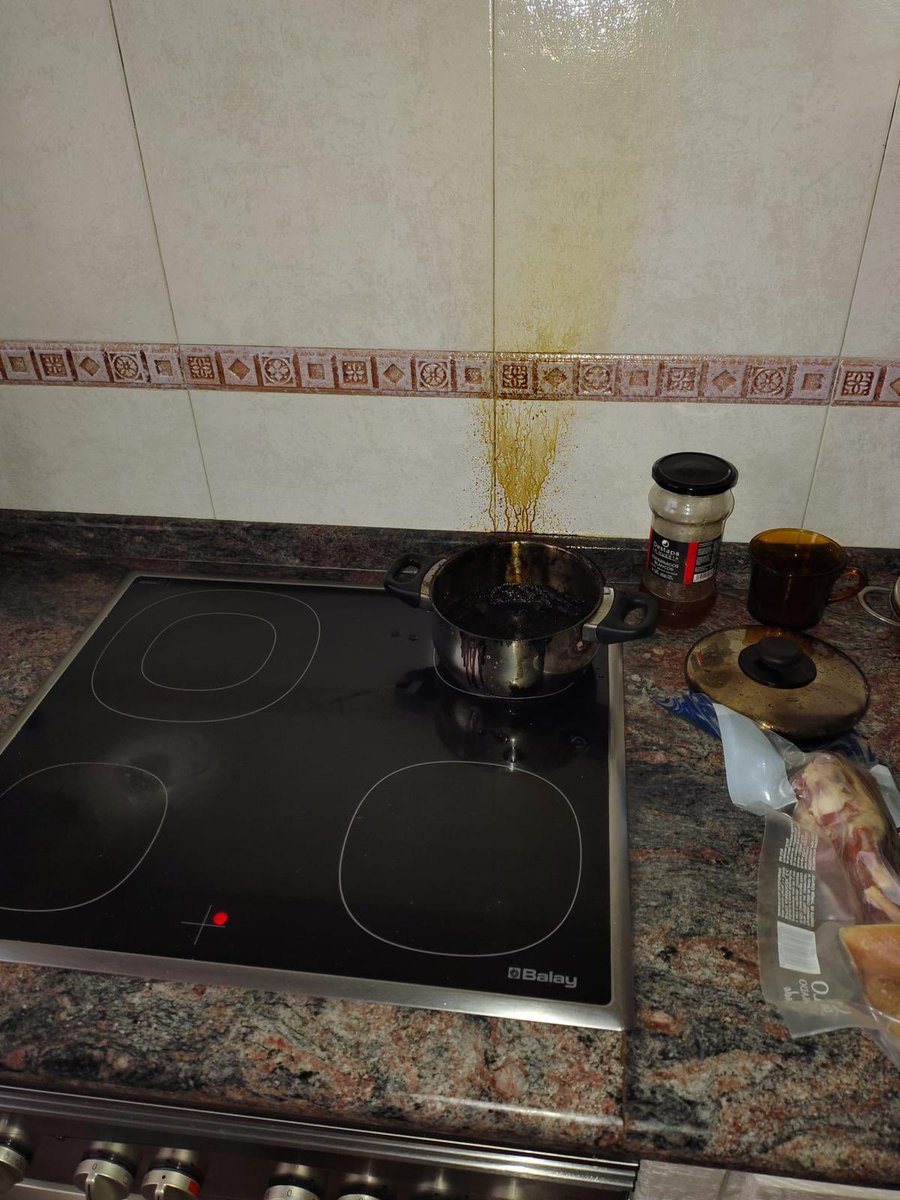 Posible incendio doméstico detectado a tiempo gracias a la instalación de un detector autónomo de humo, evitando daños personales y reduciendo al mínimo los materiales.
Agradecer estos gestos responsables que contribuyen a la creación de hogares más seguros