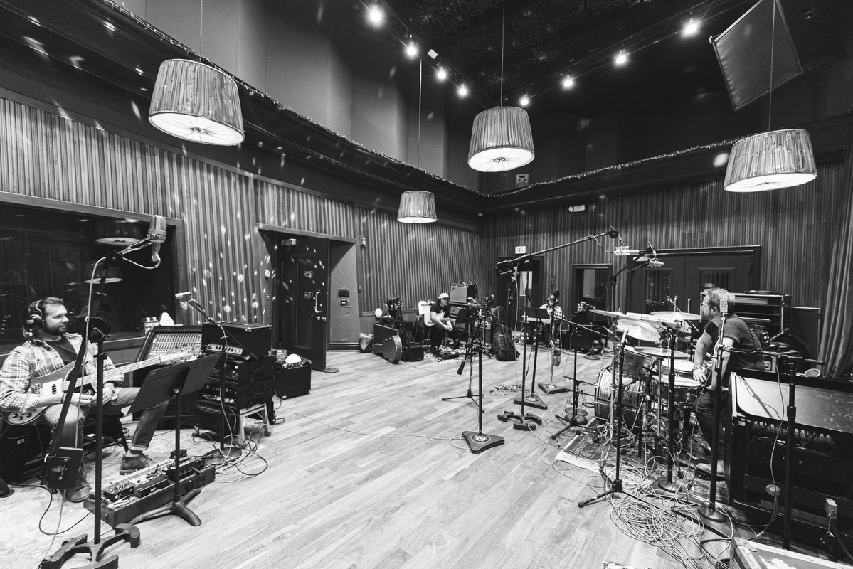 JonPardi's tweet photo. Was in the studio this week, getting to work on the next album!

📸:@EvanDeStefano https://t.co/UdAkSxTYS8