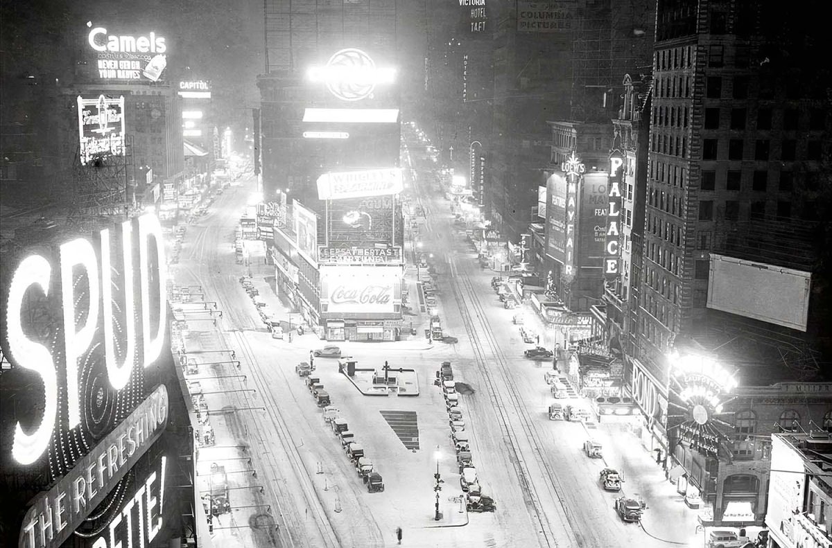 amuse's tweet image. NYC: How did New York City lose the institutional knowledge that allowed it to remove snow just 25 years ago? Mayors before Zohran Mamdani kept the streets cleared but after just one month in office nothing in NYC works anymore. Why?