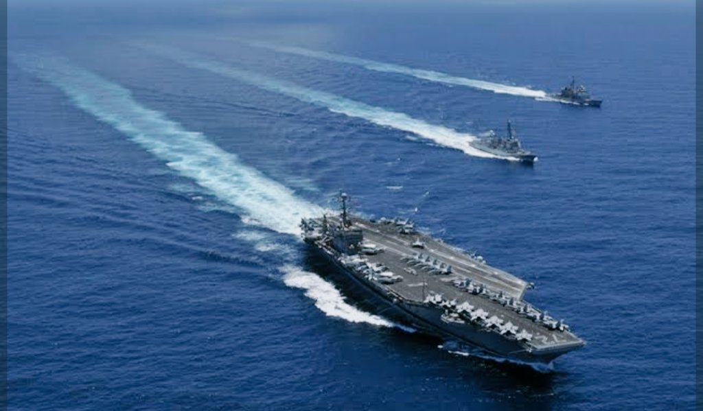 O porta-aviões USS Abraham Lincoln está posicionado no Mar Arábico, perto do Irã, pronto para operações potenciais em meio a tensões.  Creio que os ataques estão na iminência de acontecer... já nesse final de semana...