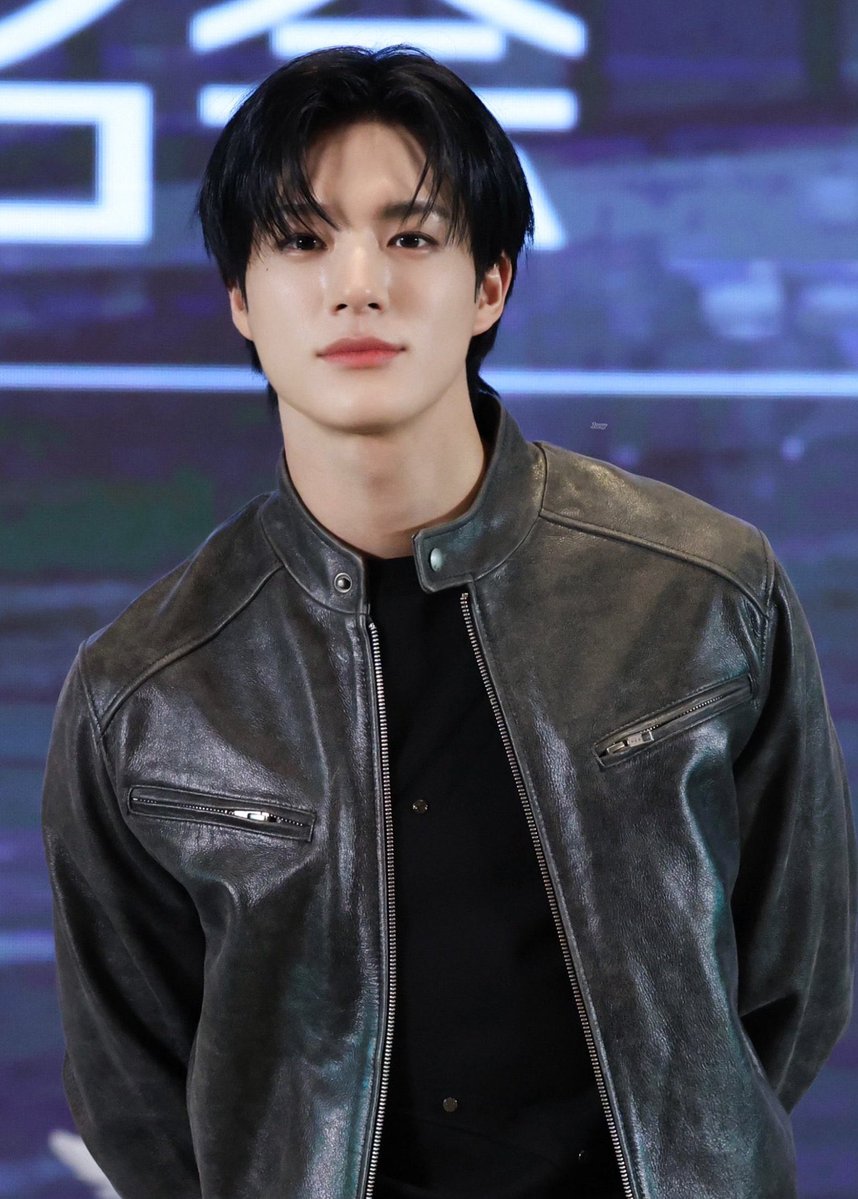 jenowley's tweet image. jeno wink!