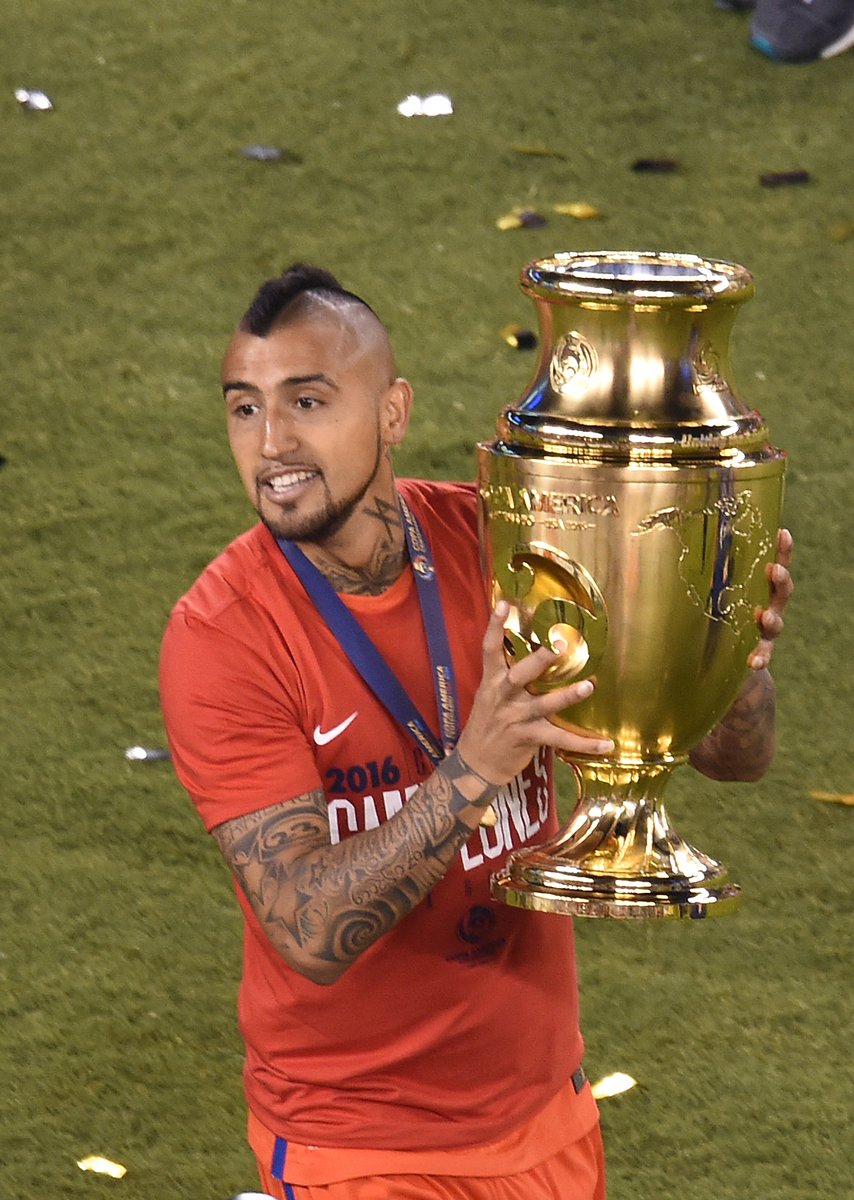CopaAmerica's tweet photo. Nos subimos al trend del 2016 🔙✨ con Arturo Vidal más vigente que nunca 👑🔥

Va el recuerdo intacto del campeón de la CONMEBOL Copa América 2016  🏆🇨🇱 https://t.co/gpm4380mch