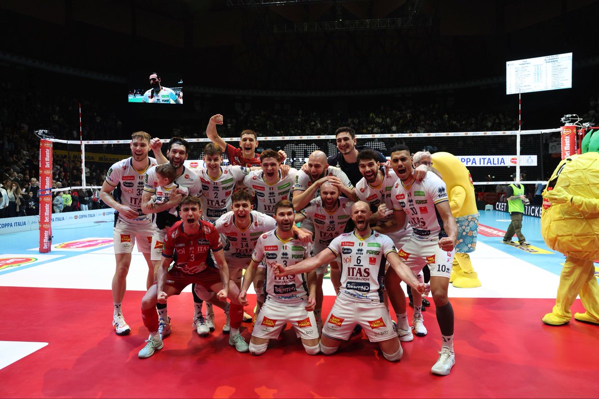 trentinovolley's tweet photo. IN FINALE!!!! https://t.co/oiJ4r3wxRs