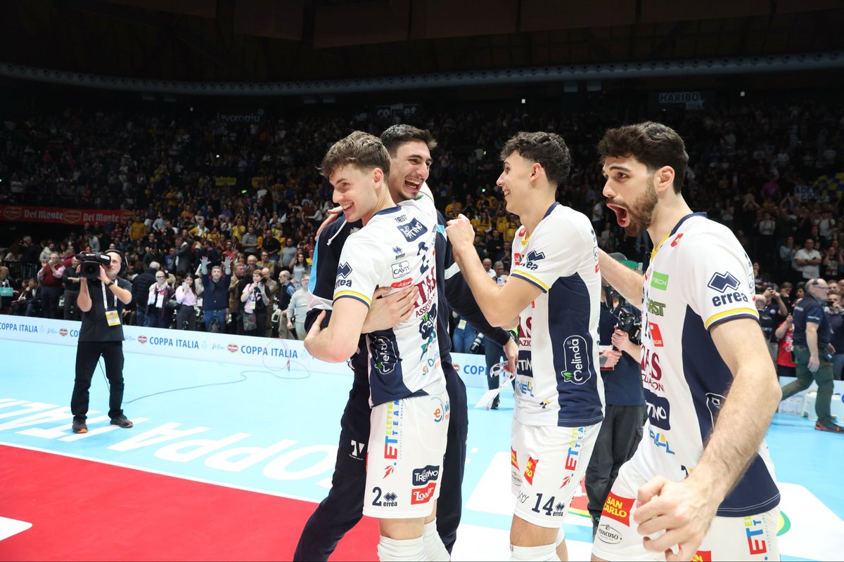 trentinovolley's tweet photo. IN FINALE!!!! https://t.co/oiJ4r3wxRs