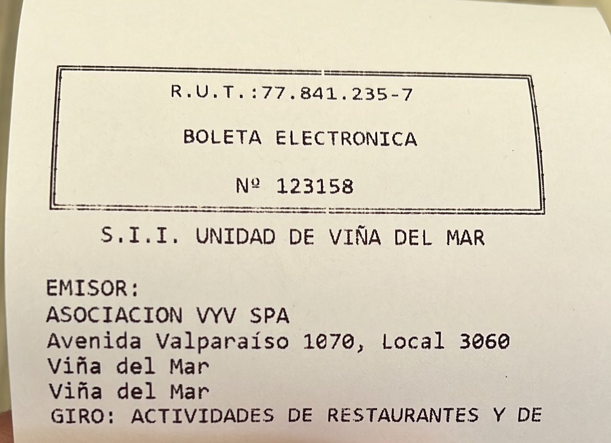 maller27's tweet photo. #sushiBlues 
No permitieron comprar con #edenred #ticketRestaurant

La excusa fue que no se podía usar en tiempo de vacaciones. Y mi tarjeta es #edenred #privada 
#viñadelmar #paseoviñacentro https://t.co/CLIBmzs4fW