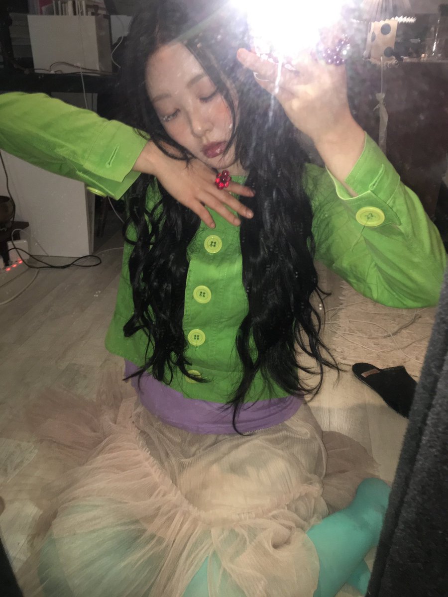 infoyvesbr's tweet photo. [b+POP] 🍿🍎
🗓️ 07/02/2026

Atualização da Yves via b+POP:

“Vesti simplesmente todas as roupas que tinha em casa ☺️”

#Yves #이브 @Yves___official https://t.co/dBXvsUgBiJ