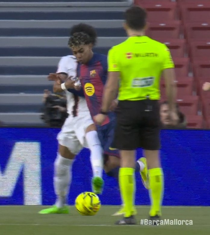BarcaUniversal's tweet photo. .@gerardromero: "It will be very hard to get penalties this season."

"It has to be something extremely clear, otherwise they won't call them, as we've already seen." https://t.co/zmf3WcscN6